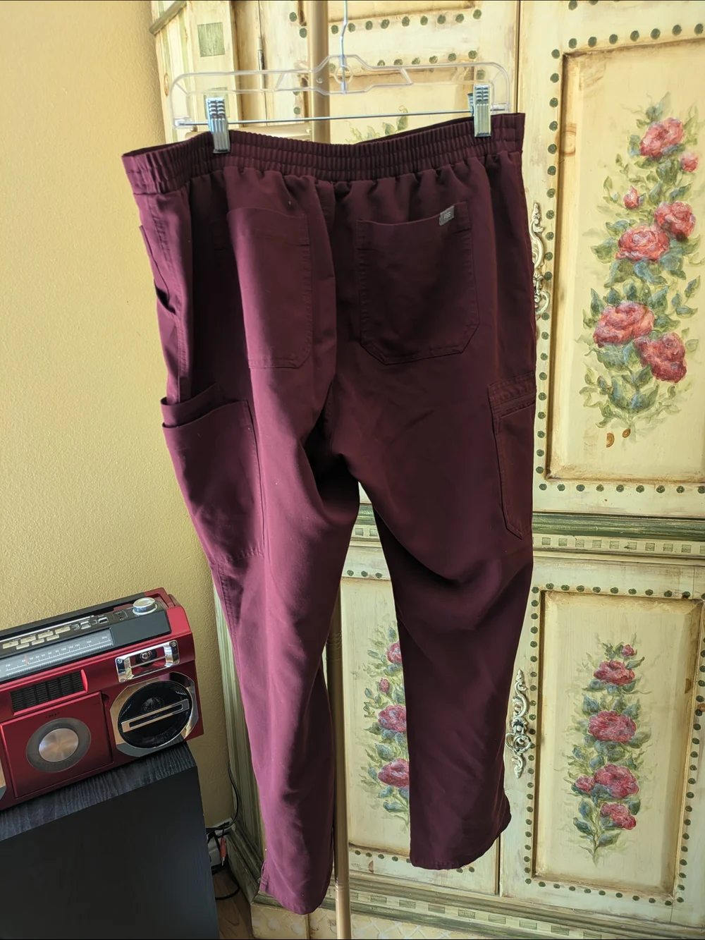 Figs Men's Maroon Cargo Scrub Pants with Gray Drawstring Sz L